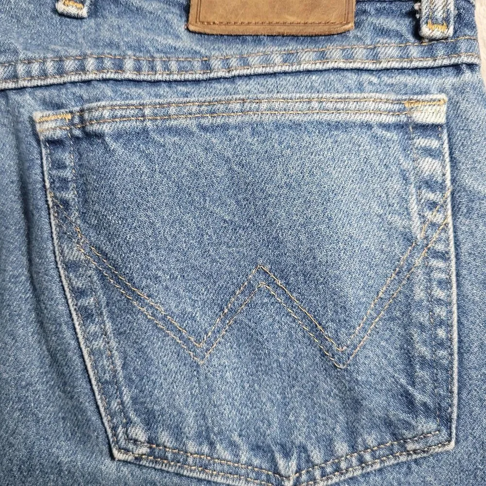 Wrangler Rugged Wear Jeans Mens 44x30 Blue Wash Straight Denim Cotton 39802PW